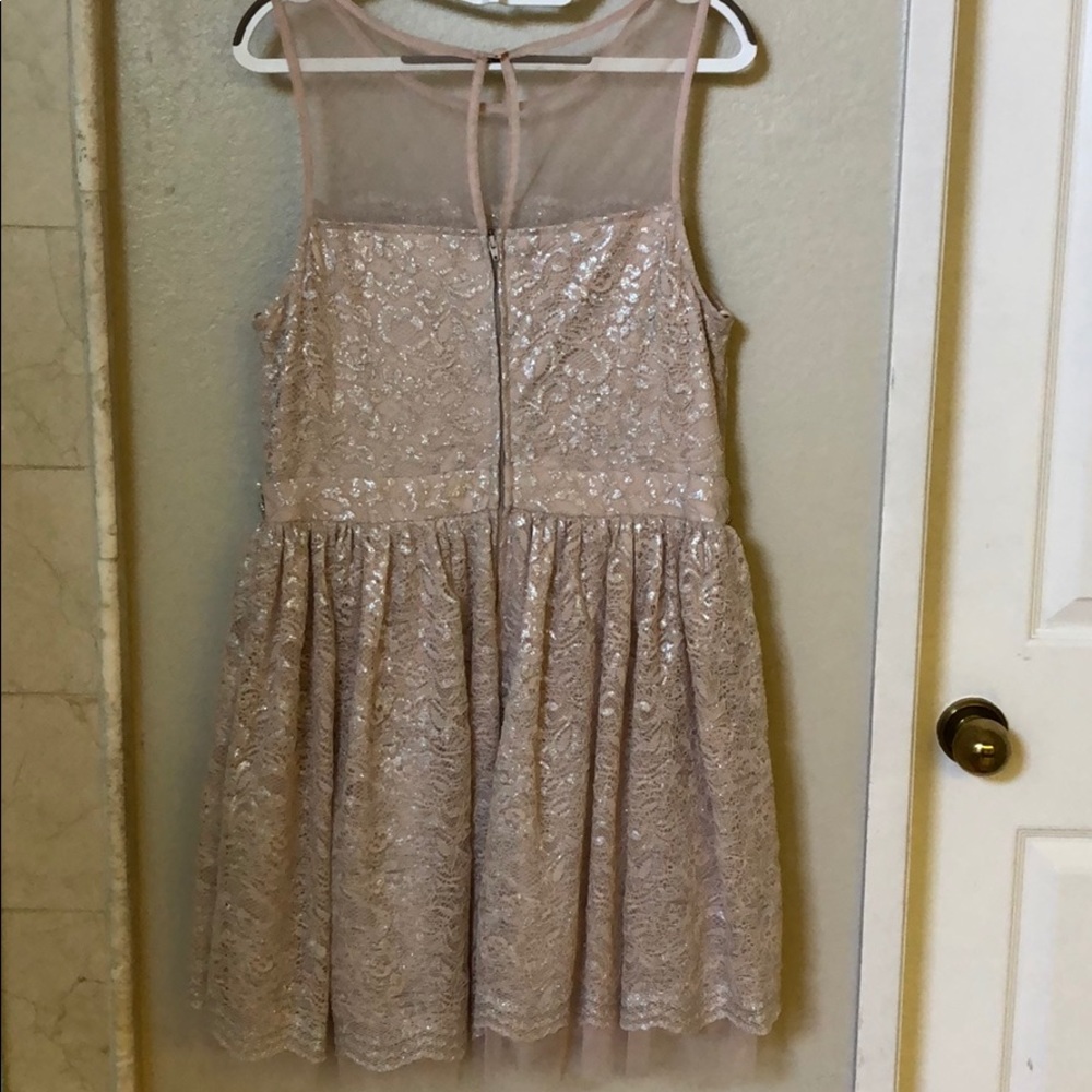 Dress - Picture 3 of 3
